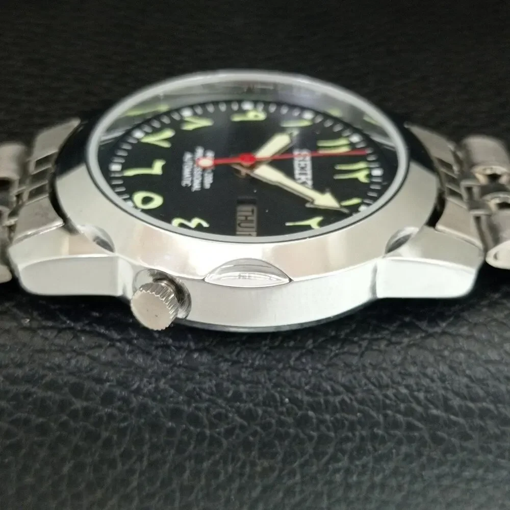 Vintage 1990 Seiko Automatic Mens Silver Watch W/daydate & White accents